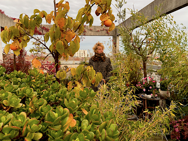 Barbara Husar portrait with kaki 2020 1